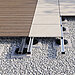 Das Bild zeigt den Aufbau der Unterkonstruktion mit Terrassenprofilen TRIAS ALU Basic