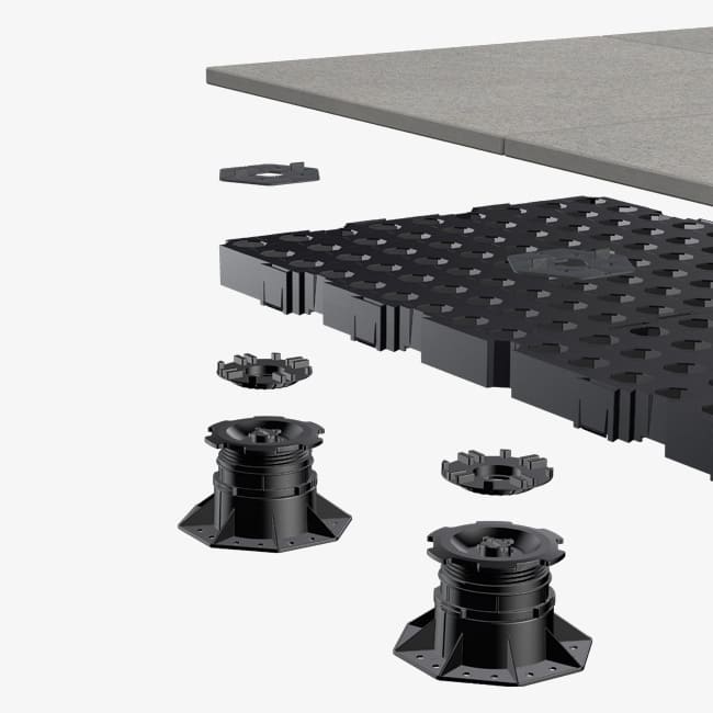 Aufbau des TRIAS Wabic 2.0 Doppelbodensystems mit Stelzlager, Adapter, Boards, X-Pad und Plattenbelag