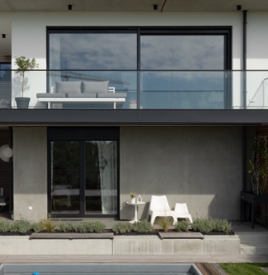 Terrasse oder Balkon – mit den Monatagesystemen von TRIAS lassen sich Terrassenideen einfach realisieren
