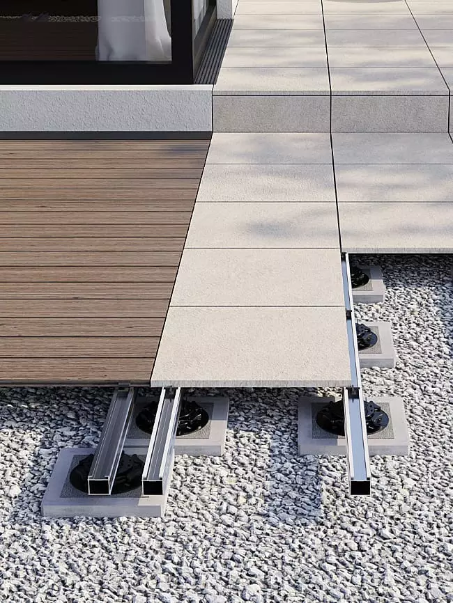 Terrassenaufbau mit TRIAS ALU Unterkonstruktion, Dielen und Terrassenplatten