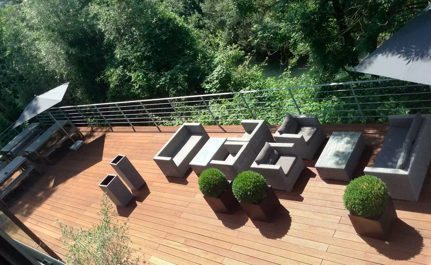 Das Bild zeigt die Terrasse der Griffwerk GmbH