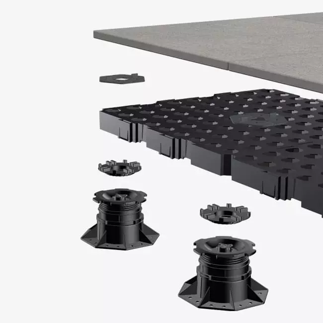 Aufbau des TRIAS Wabic 2.0 Doppelbodensystems mit Stelzlager, Adapter, Boards, X-Pad und Plattenbelag