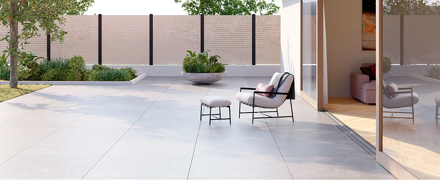 Terrasse mit Betonplatten