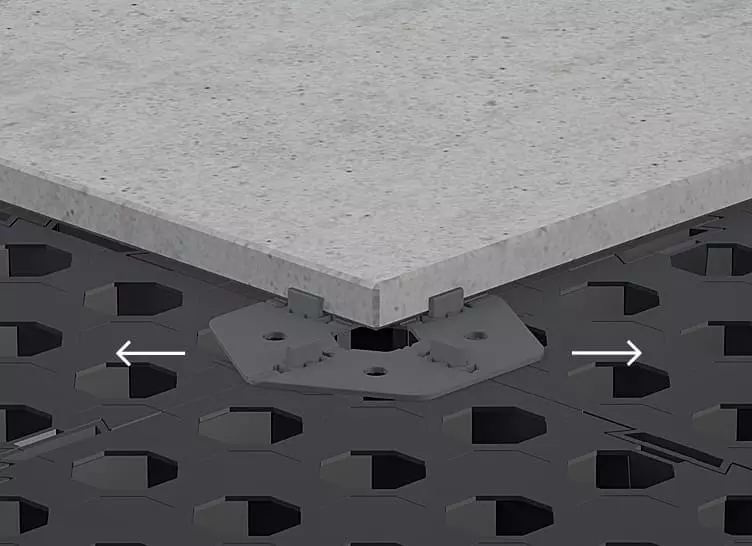 Terrassenplatte verlegt mit X-Pad auf Trias Wabic 2.0 Gitterost 