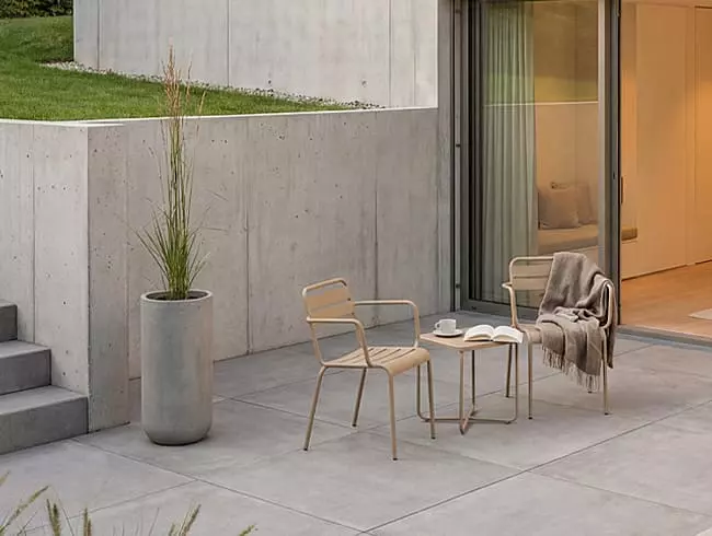 Souterrain-Terrasse mit direktem Gartenzugang – hochwertiger Außenbereich am Untergeschoss