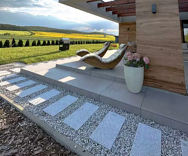 Das Bild zeigt den Ausblick von der Terrasse